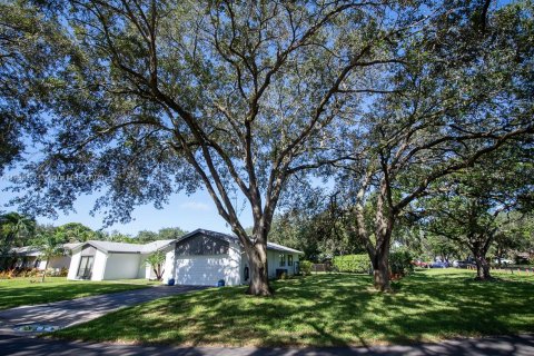 Villa ou maison à vendre à Cooper City, Floride: 3 chambres, 190.73 m2 № 1951198 - photo 2