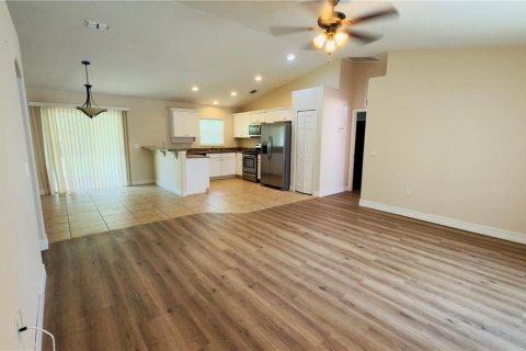 Villa ou maison à louer à Palm Bay, Floride: 3 chambres, 121.89 m2 № 2095830 - photo 3