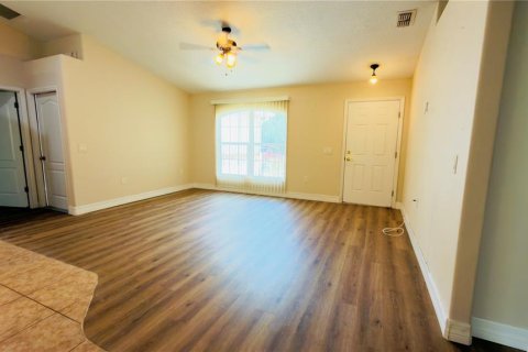 Villa ou maison à louer à Palm Bay, Floride: 3 chambres, 121.89 m2 № 2095830 - photo 5