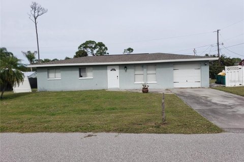 House in Port Charlotte, Florida 3 bedrooms, 102.84 sq.m. № 1910415 - photo 1