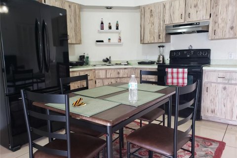 House in Port Charlotte, Florida 3 bedrooms, 102.84 sq.m. № 1910415 - photo 2