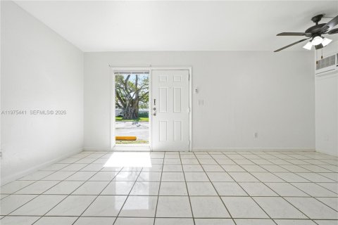 Снять в аренду квартиру в Майами, Флорида 53.88м2, № 2042771 - фото 11