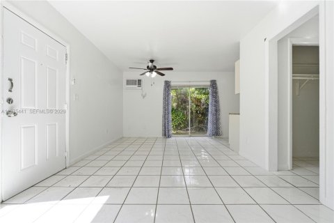 Снять в аренду квартиру в Майами, Флорида 53.88м2, № 2042771 - фото 9