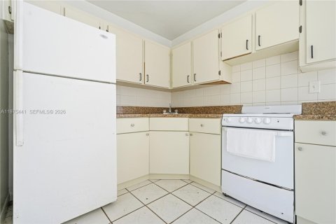 Снять в аренду квартиру в Майами, Флорида 53.88м2, № 2042771 - фото 23