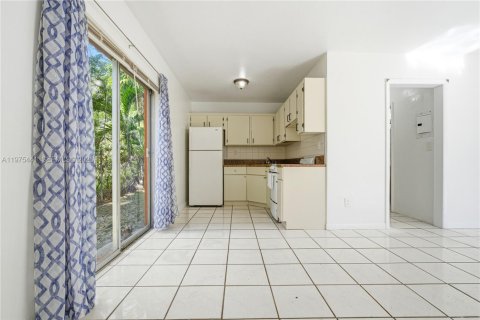 Снять в аренду квартиру в Майами, Флорида 53.88м2, № 2042771 - фото 18