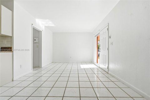 Снять в аренду квартиру в Майами, Флорида 53.88м2, № 2042771 - фото 13