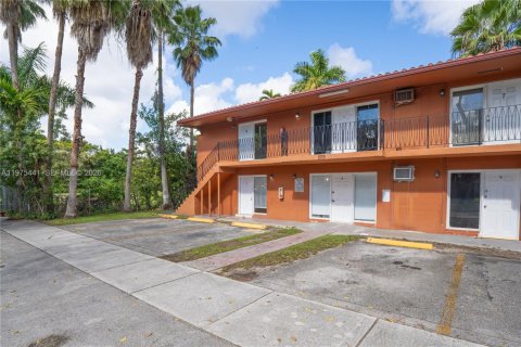 Снять в аренду квартиру в Майами, Флорида 53.88м2, № 2042771 - фото 2