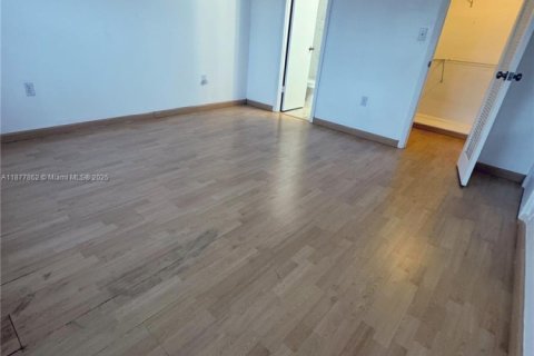 Condo in Sunrise, Florida, 2 bedrooms  № 1927645 - photo 13