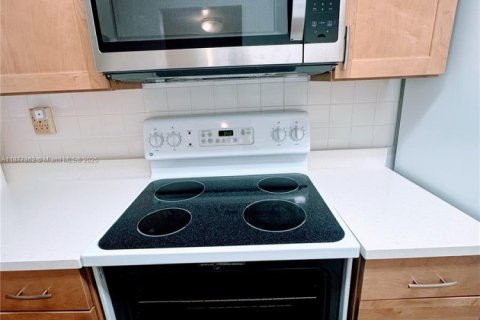 Condo in Sunrise, Florida, 2 bedrooms  № 1927645 - photo 7