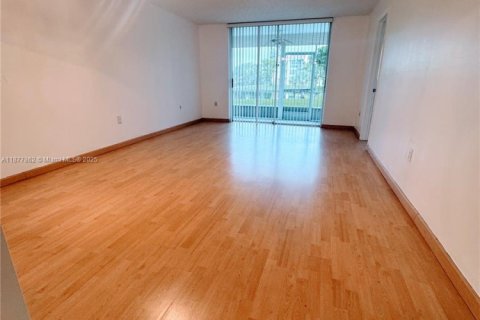 Condo in Sunrise, Florida, 2 bedrooms  № 1927645 - photo 11