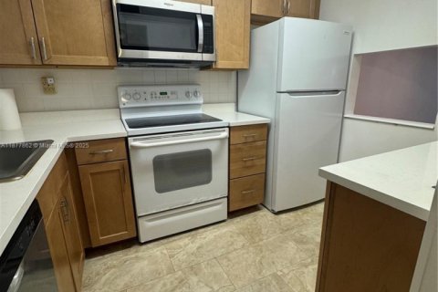 Condo in Sunrise, Florida, 2 bedrooms  № 1927645 - photo 1