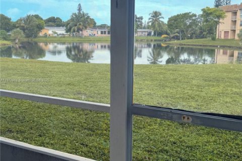 Condo in Sunrise, Florida, 2 bedrooms  № 1927645 - photo 20