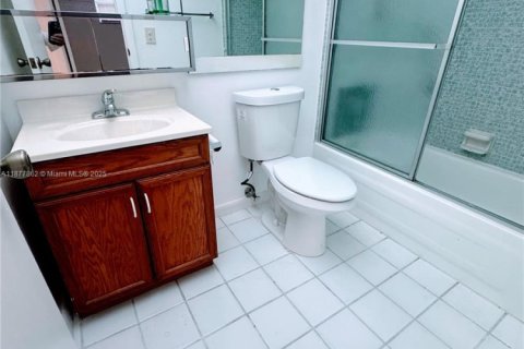 Condo in Sunrise, Florida, 2 bedrooms  № 1927645 - photo 19