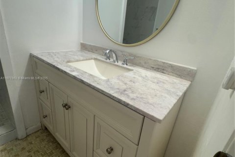 Condo in Sunrise, Florida, 2 bedrooms  № 1927645 - photo 15