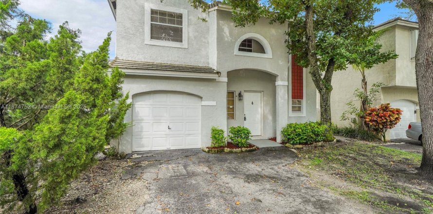 Casa en Plantation, Florida 3 dormitorios, 136.85 m2 № 1925875