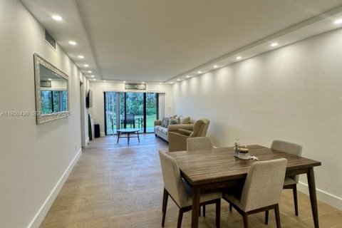 Condominio en Jensen Beach, Florida, 2 dormitorios  № 2005921