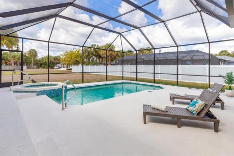 Casa en venta en Port Charlotte, Florida, 5 dormitorios, 298.4 m2 № 2106413 - foto 28