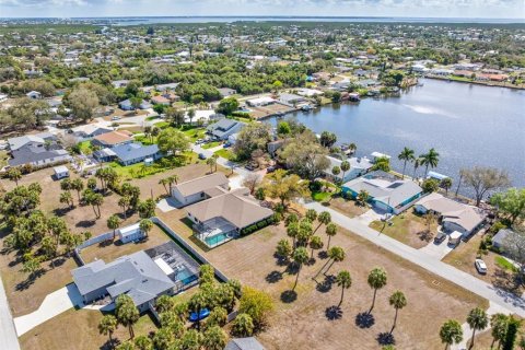 Casa en venta en Port Charlotte, Florida, 5 dormitorios, 298.4 m2 № 2106413 - foto 18
