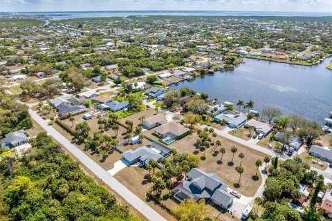 Casa en venta en Port Charlotte, Florida, 5 dormitorios, 298.4 m2 № 2106413 - foto 19