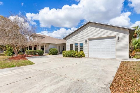 Casa en venta en Port Charlotte, Florida, 5 dormitorios, 298.4 m2 № 2106413 - foto 12