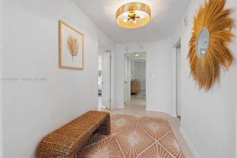 Condo in Fort Lauderdale, Florida, 2 bedrooms  № 2392901 - photo 12