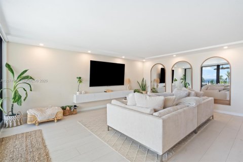 Condo in Fort Lauderdale, Florida, 2 bedrooms  № 2392901 - photo 5