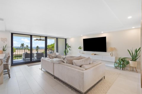 Condo in Fort Lauderdale, Florida, 2 bedrooms  № 2392901 - photo 2