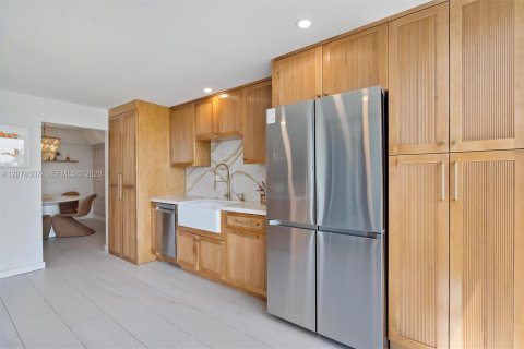 Condo in Fort Lauderdale, Florida, 2 bedrooms  № 2392901 - photo 10
