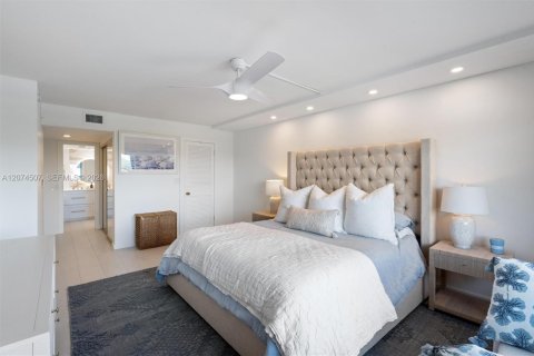Condo in Fort Lauderdale, Florida, 2 bedrooms  № 2392901 - photo 17