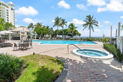 Condo in Fort Lauderdale, Florida, 2 bedrooms  № 2392901 - photo 27