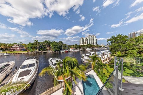 Townhouse in Fort Lauderdale, Florida 4 bedrooms, 325.16 sq.m. № 2083053 - photo 9