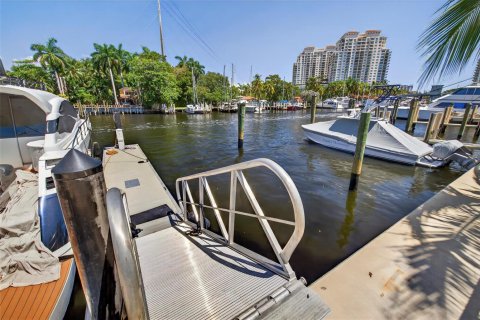Townhouse in Fort Lauderdale, Florida 4 bedrooms, 325.16 sq.m. № 2083053 - photo 16