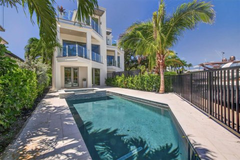 Townhouse in Fort Lauderdale, Florida 4 bedrooms, 325.16 sq.m. № 2083053 - photo 14