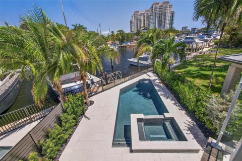 Townhouse in Fort Lauderdale, Florida 4 bedrooms, 325.16 sq.m. № 2083053 - photo 10