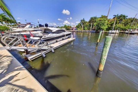Townhouse in Fort Lauderdale, Florida 4 bedrooms, 325.16 sq.m. № 2083053 - photo 3