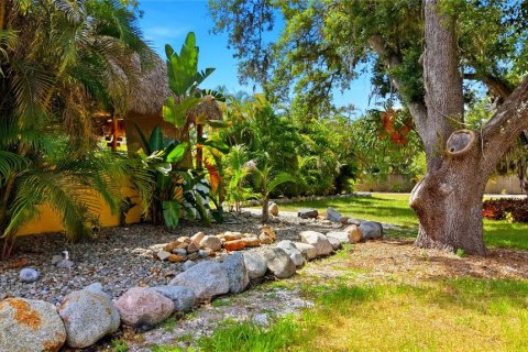 House in Sarasota, Florida 11 bedrooms, 754.37 sq.m. № 2141020 - photo 22