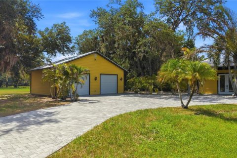 House in Sarasota, Florida 11 bedrooms, 754.37 sq.m. № 2141020 - photo 7
