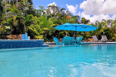 House in Sarasota, Florida 11 bedrooms, 754.37 sq.m. № 2141020 - photo 15