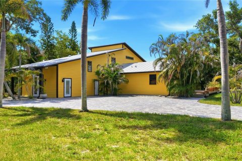 House in Sarasota, Florida 11 bedrooms, 754.37 sq.m. № 2141020 - photo 9