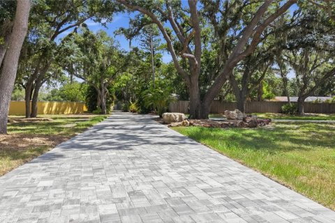 House in Sarasota, Florida 11 bedrooms, 754.37 sq.m. № 2141020 - photo 5