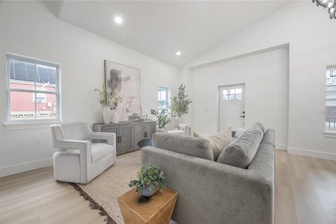 House in Tampa, Florida 3 bedrooms, 170.94 sq.m. № 1675770 - photo 6