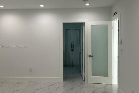 Casa en venta en Miami, Florida, 4 dormitorios, 229.1 m2 № 1978813 - foto 30