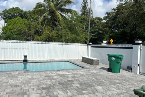 Casa en venta en Miami, Florida, 4 dormitorios, 229.1 m2 № 1978813 - foto 8