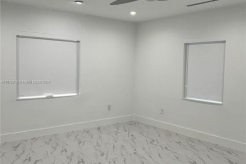 Casa en venta en Miami, Florida, 4 dormitorios, 229.1 m2 № 1978813 - foto 26
