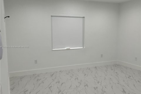 Casa en venta en Miami, Florida, 4 dormitorios, 229.1 m2 № 1978813 - foto 28