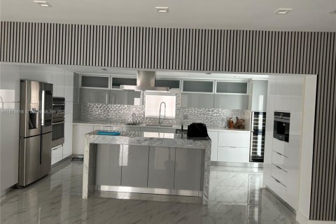 Casa en venta en Miami, Florida, 4 dormitorios, 229.1 m2 № 1978813 - foto 22