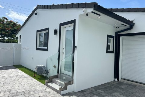 Casa en venta en Miami, Florida, 4 dormitorios, 229.1 m2 № 1978813 - foto 10