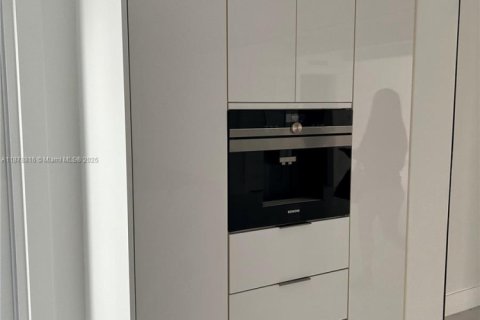 Casa en venta en Miami, Florida, 4 dormitorios, 229.1 m2 № 1978813 - foto 25