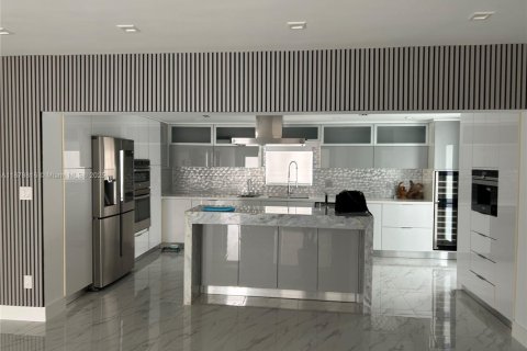 Casa en venta en Miami, Florida, 4 dormitorios, 229.1 m2 № 1978813 - foto 20