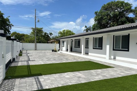 Casa en venta en Miami, Florida, 4 dormitorios, 229.1 m2 № 1978813 - foto 3